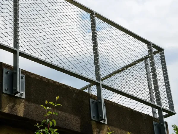 Stainless steel cable mesh safety net installation in Houston project.